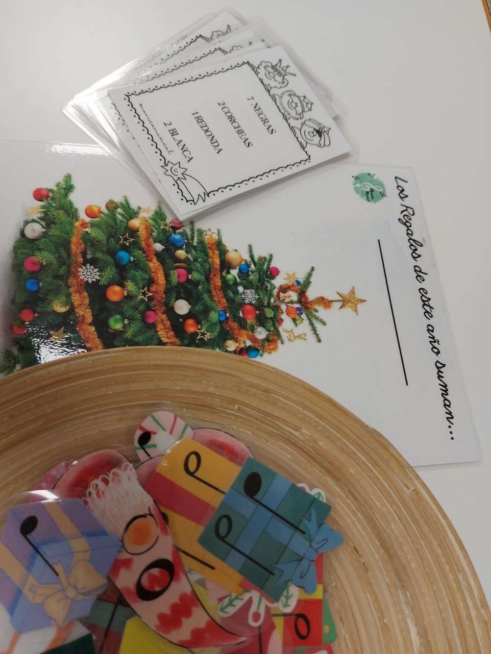 REGALOS AL ÁRBOL QUE SUMAN...